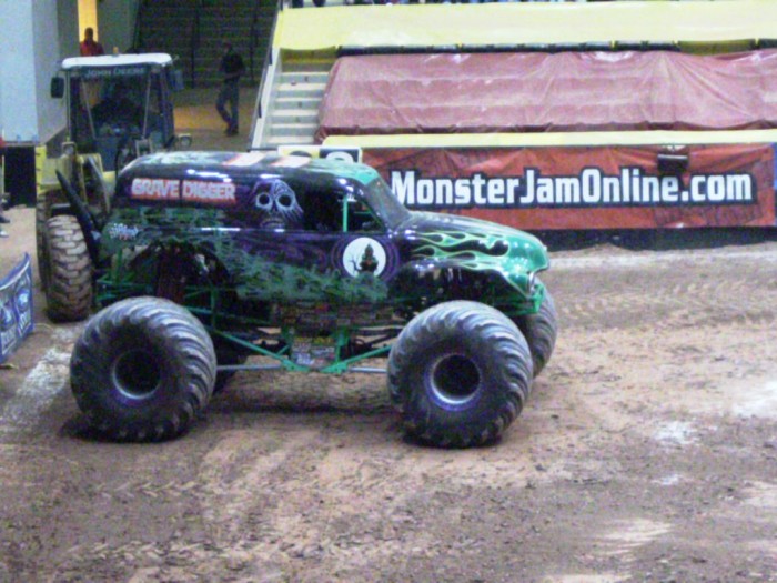 2008 MonsterTruckShow-035.jpg